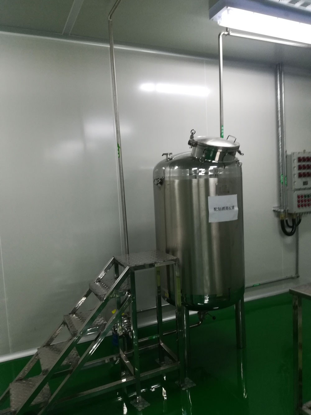 江西人初健康用品有限公司配制酒高位罐